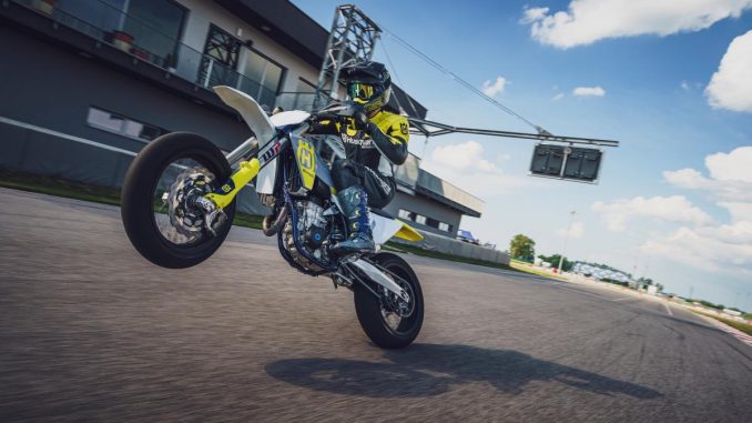 Husqvarna Motorcycles lanza la nueva FS 450 SUPERMOTO