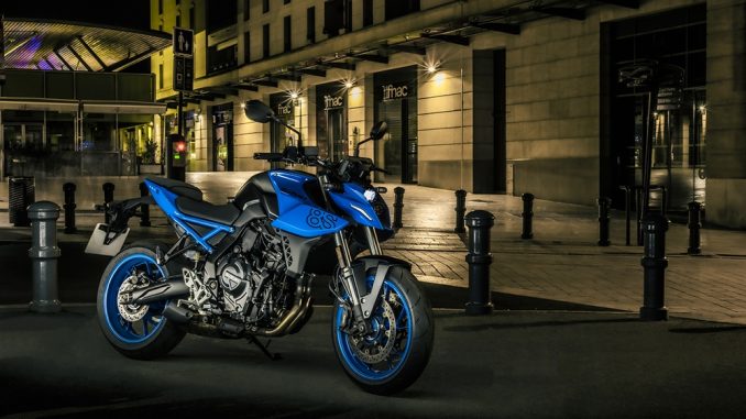 Ya está disponible en los concesionarios españoles la nueva Suzuki GSX-8S, una espectacular motocicleta naked de cilindrada media con un aspecto radical