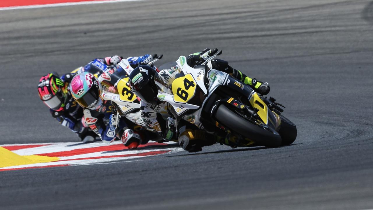 María Herrera gana desde la pole en una buena batalla con Sánchez