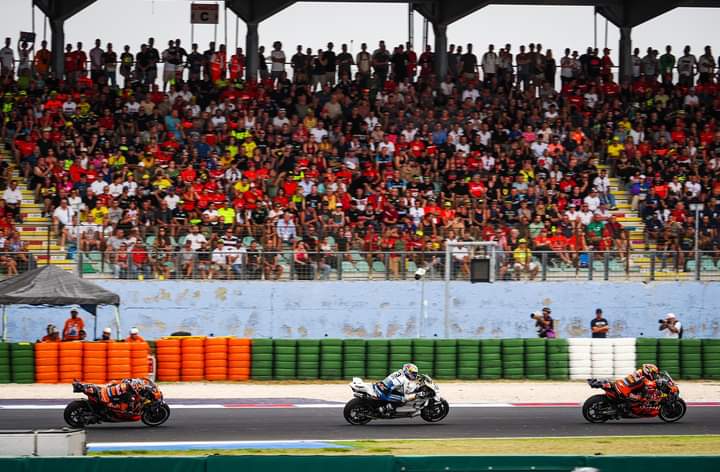 Márquez gana de nuevo y deja en silencio Misano