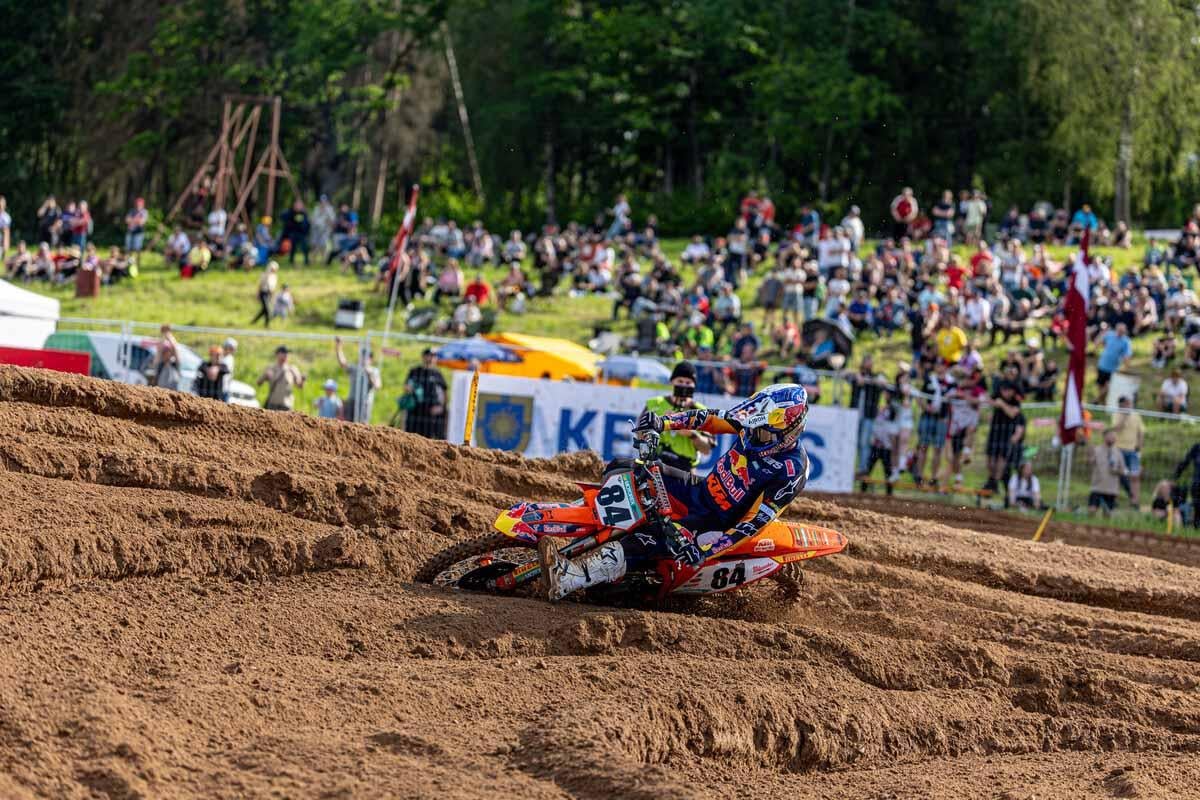 Red Bull KTM sigue intratable: doblete en Letonia de Herling