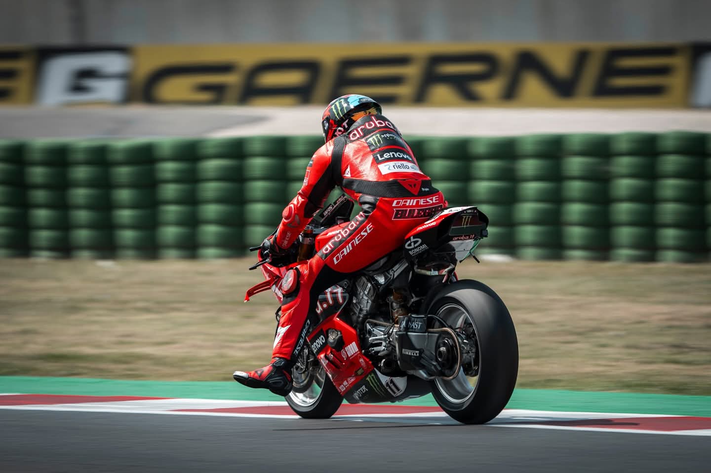 SBK 2025. Pole y record para Bulega en Misano