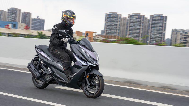 Zontes lanza un Scooter 125 de muy bajo peso, así es el Zontes 125V
